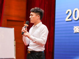 德康堂總經理肖先生做分享演講